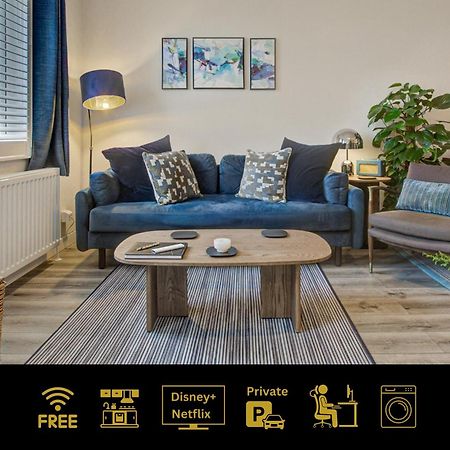 Stylish, Business Traveller Friendly Apartment, With Free Parking And Netflix Farnborough  Exterior foto
