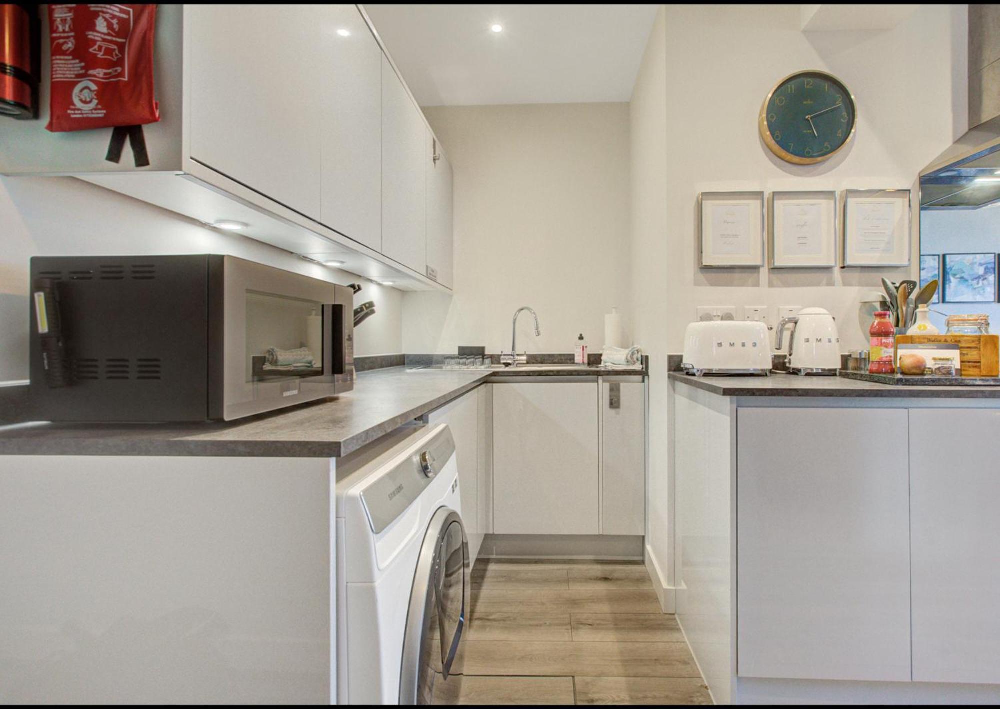 Stylish, Business Traveller Friendly Apartment, With Free Parking And Netflix Farnborough  Exterior foto