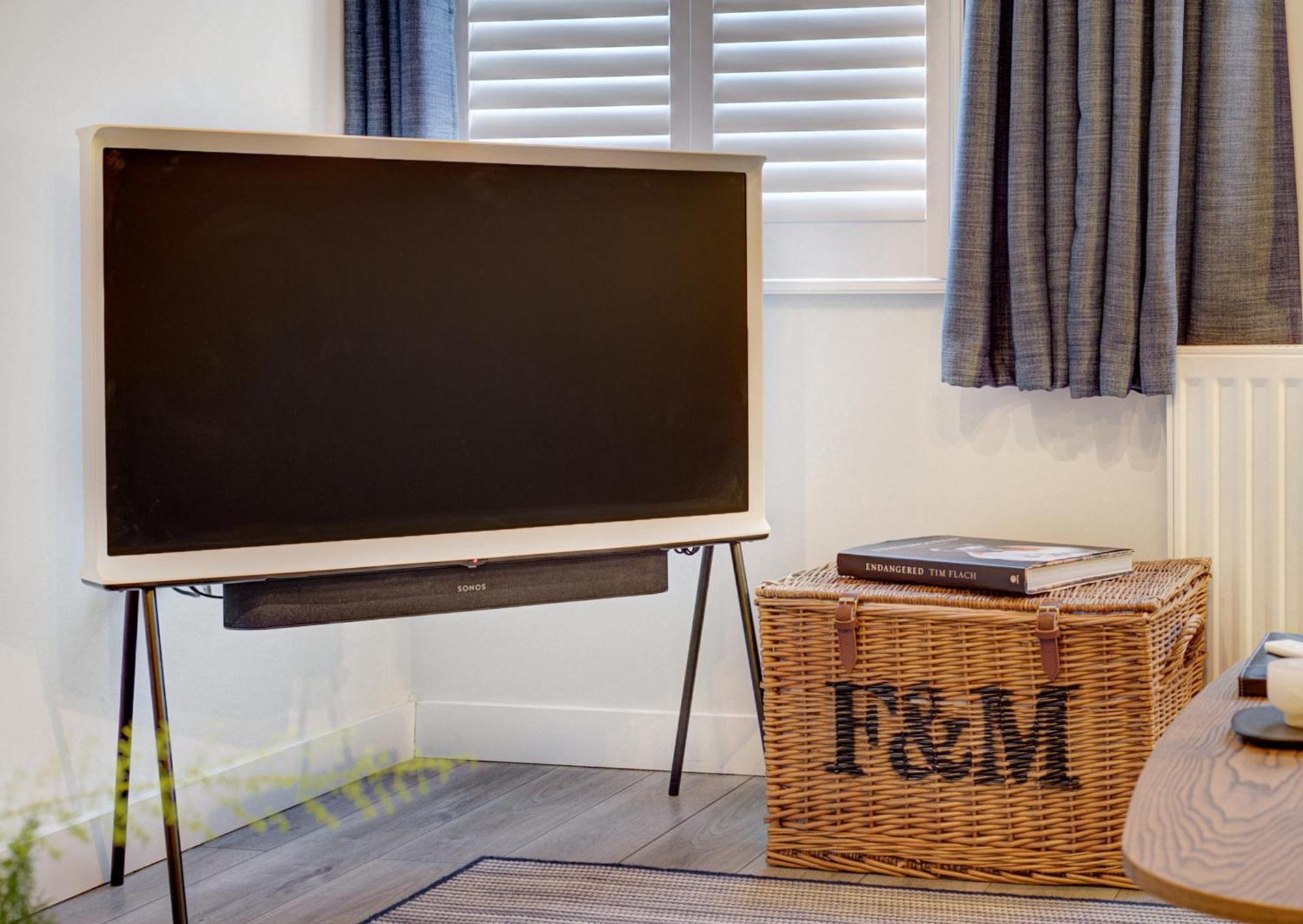Stylish, Business Traveller Friendly Apartment, With Free Parking And Netflix Farnborough  Exterior foto